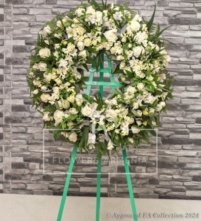 Round White Wreath